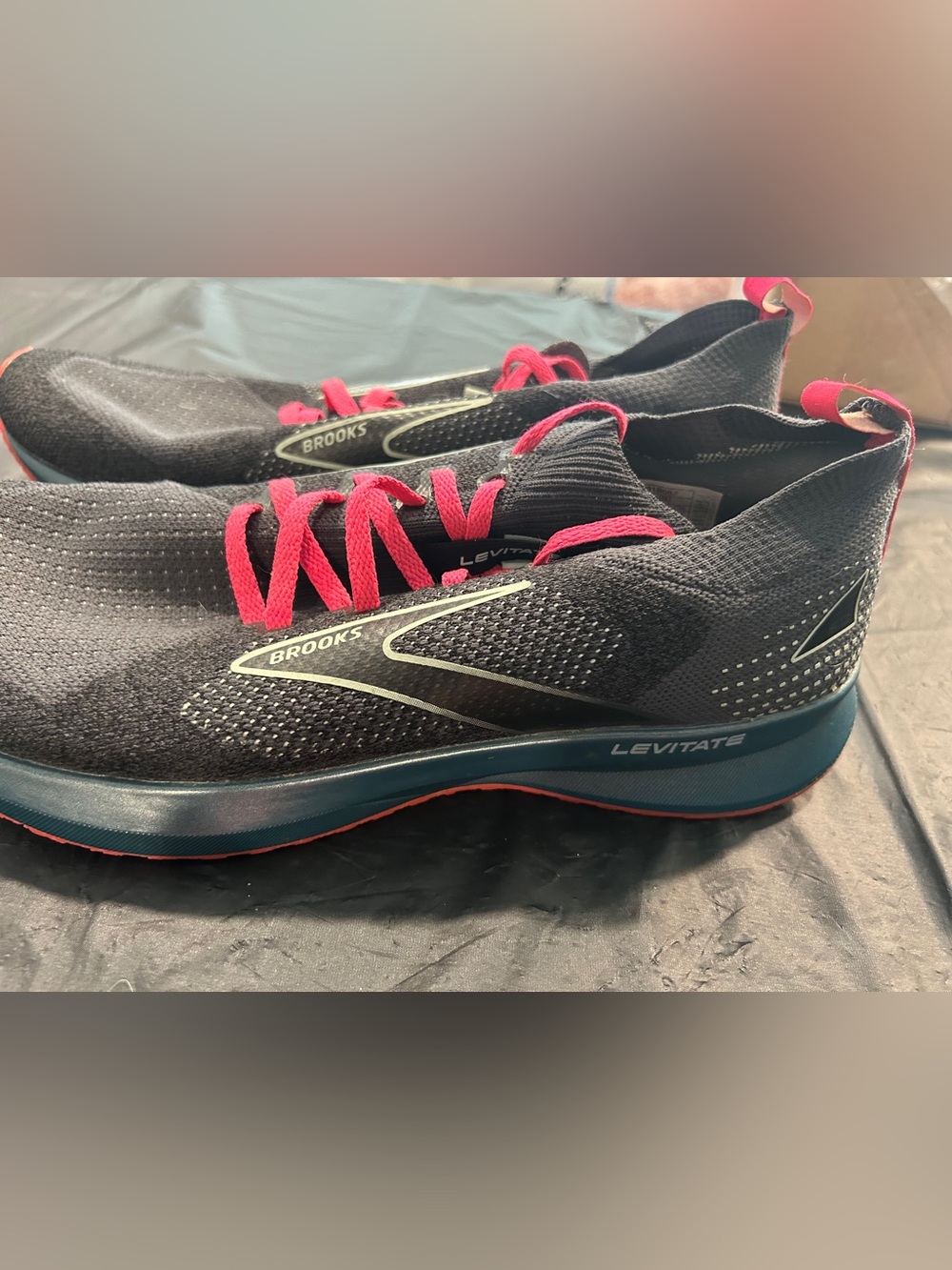 Brooks Levitate womens Running Shoes - gray with Pink Accents